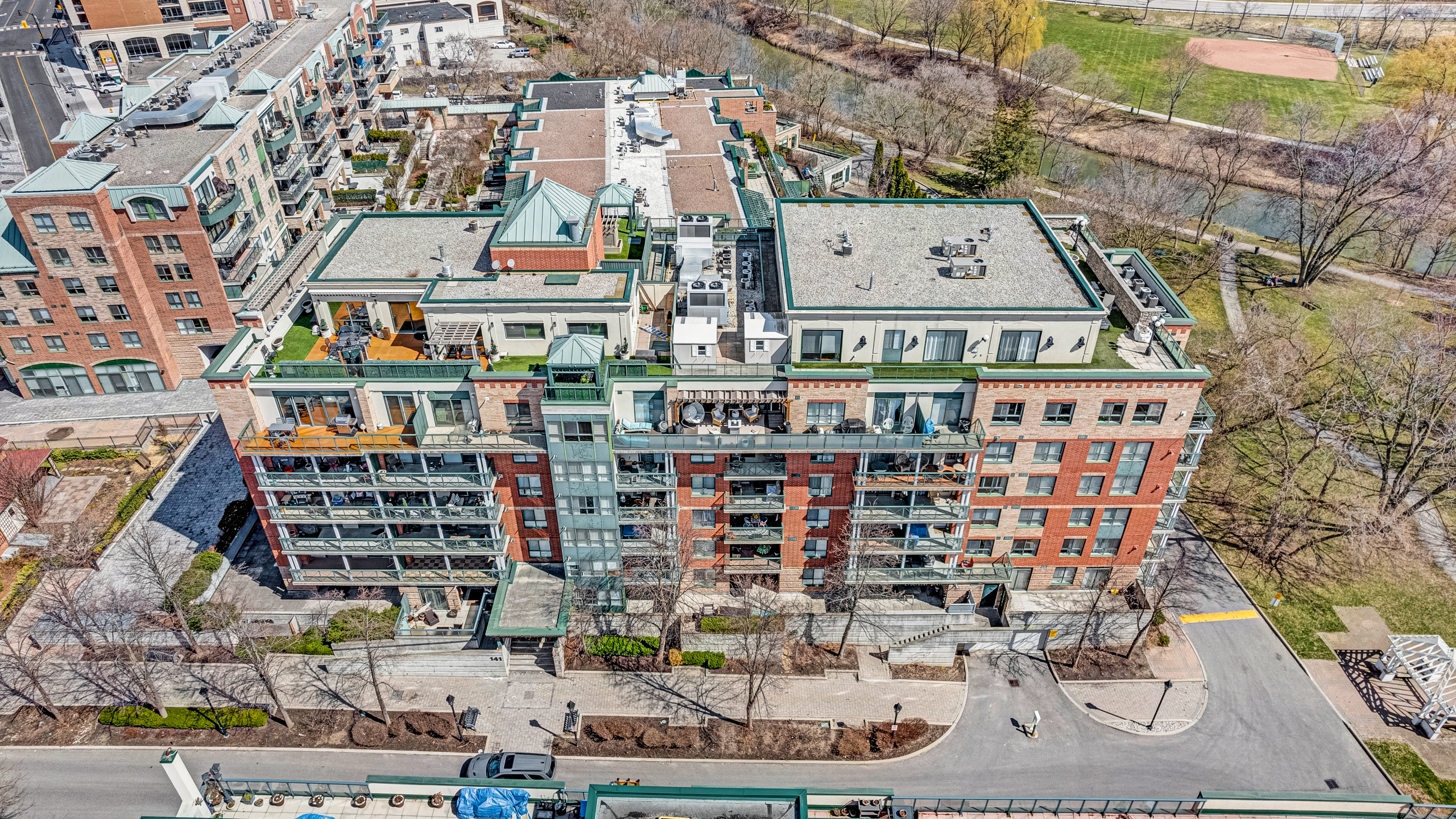 141 Woodbridge Avenue #204