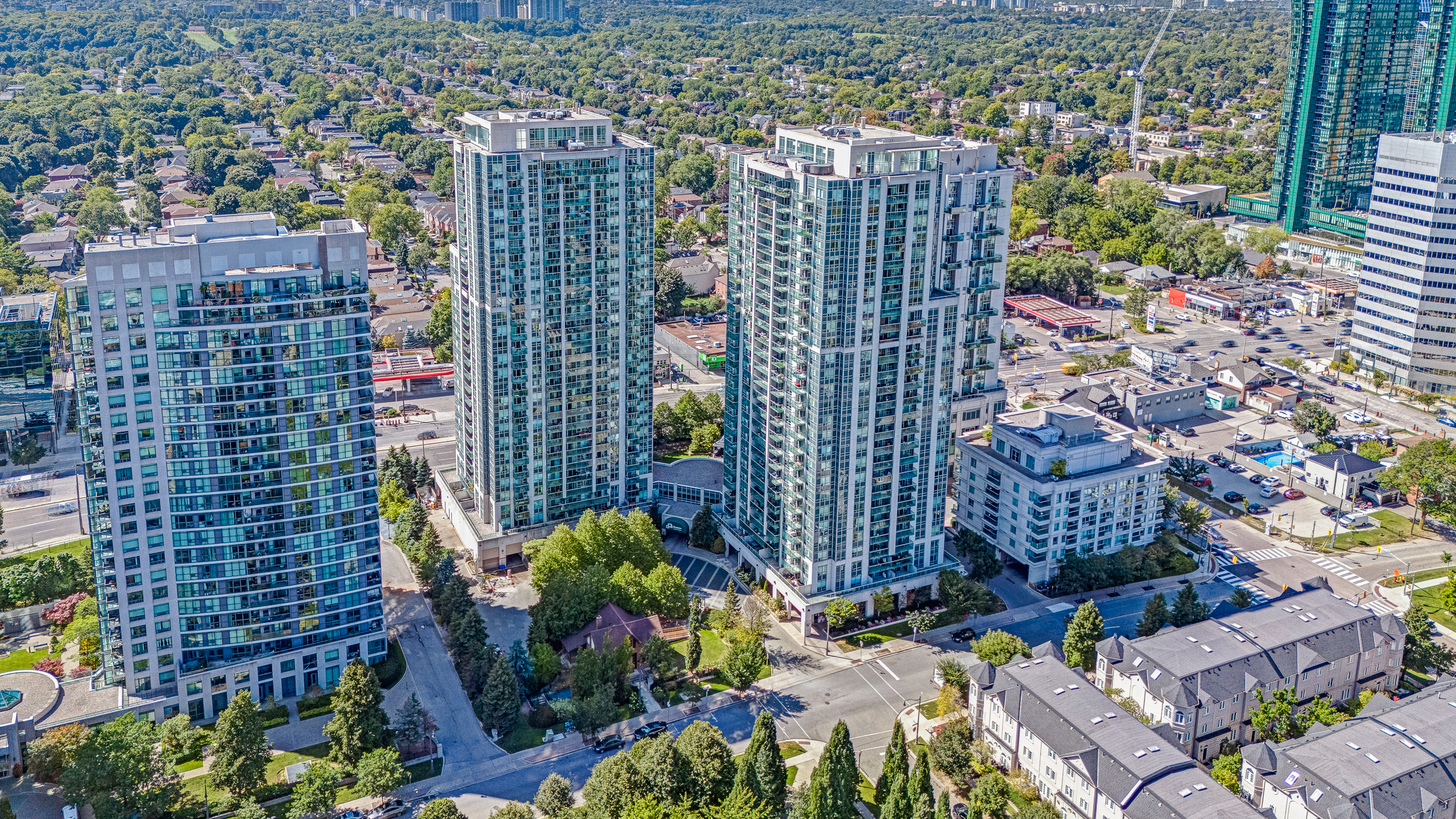18 Harrison Garden Boulevard #806