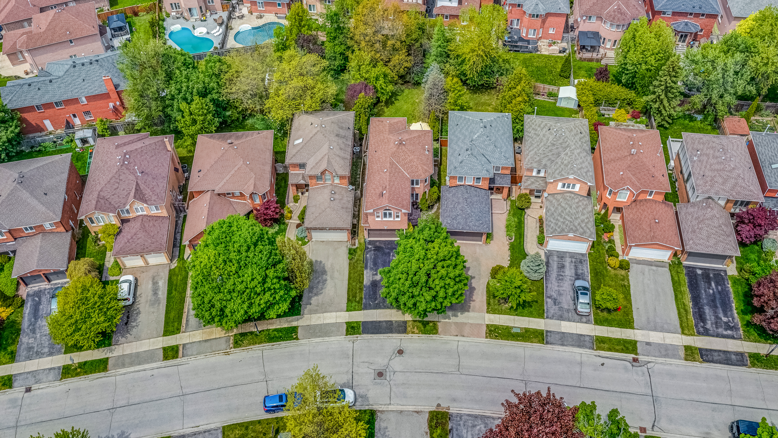 353 Pickering Crescent