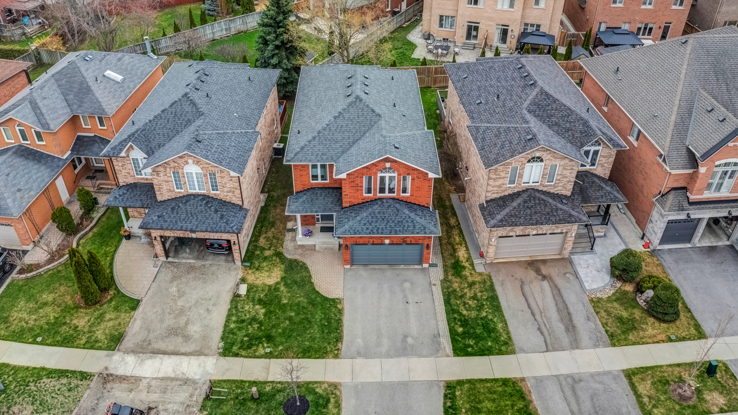 1414 Sandhurst Crescent