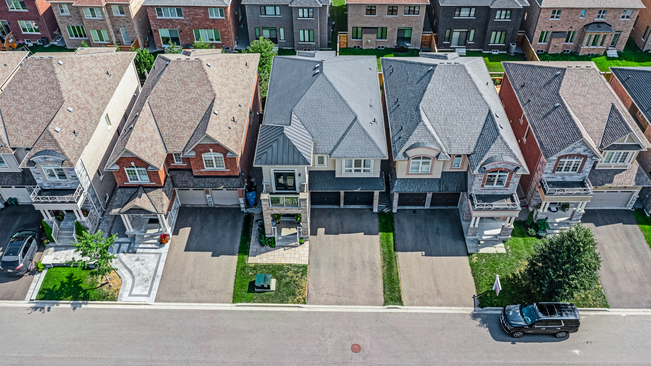 33 Mondial Crescent