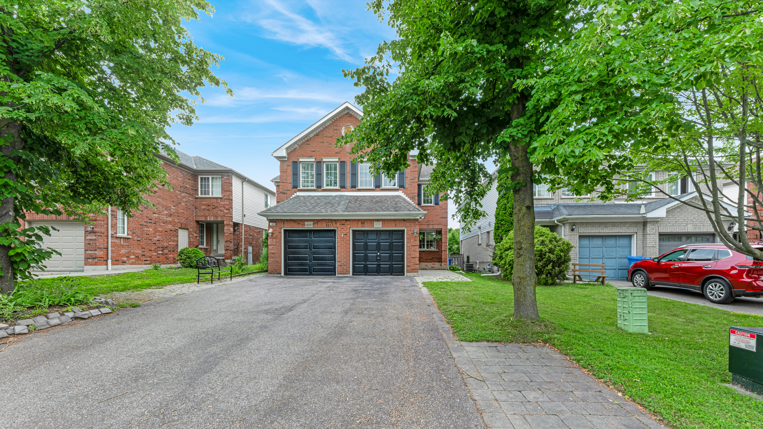 478 Heddle Crescent