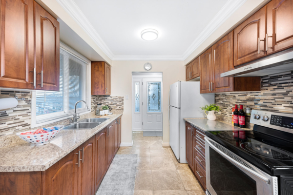 63-Fallingdale-Crescent-Toronto-Web-Salisbury-19