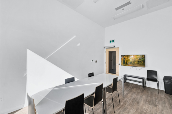 1900-Simcoe-Street-North-#213-Oshawa-Web-Salisbury-19