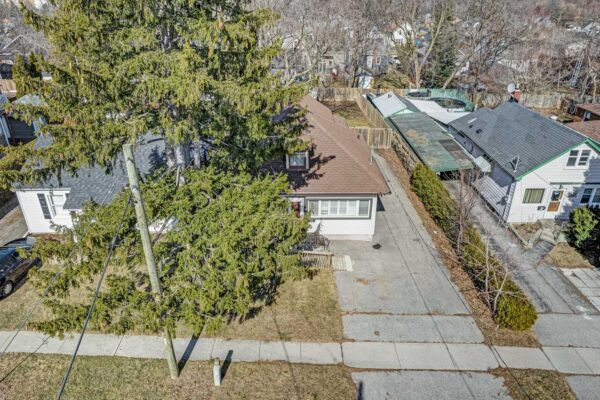 218-Hillside-Avenue-Oshawa-Web-Salisbury-3