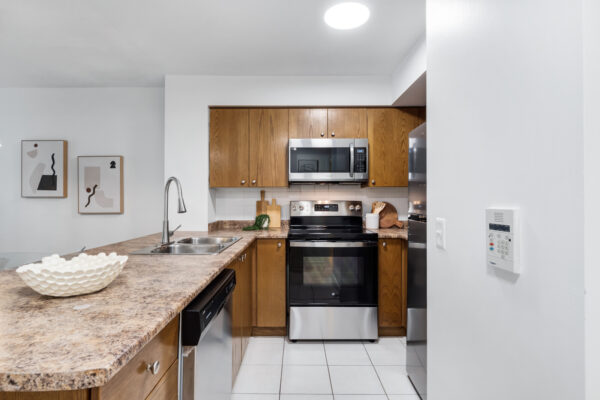 51-Lower-Simcoe-Street-#527-Toronto-Web-Salisbury-10