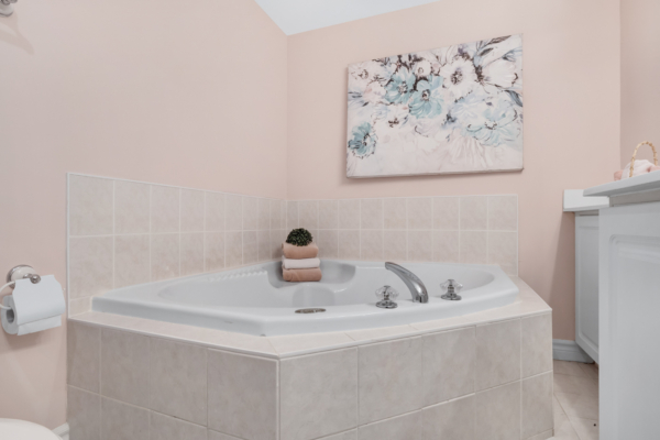 141-Woodbridge-Avenue-#204-Vaughan-Web-Salisbury-27