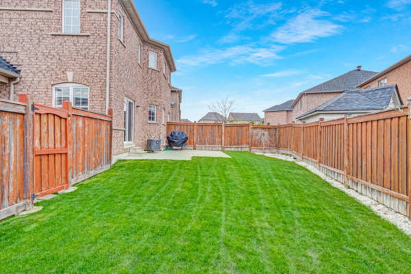 146-Ken-Laushway-Avenue-Stouffville-Web-Salisbury-46