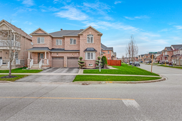 146-Ken-Laushway-Avenue-Stouffville-Web-Salisbury-9
