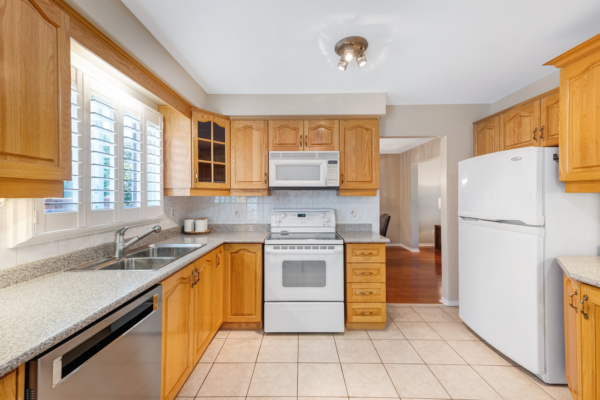 21-Steen-Drive-Mississauga-Web-Salisbury-18