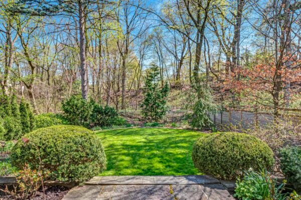 167-Lytton-Boulevard-Toronto-Web-Salisbury-79