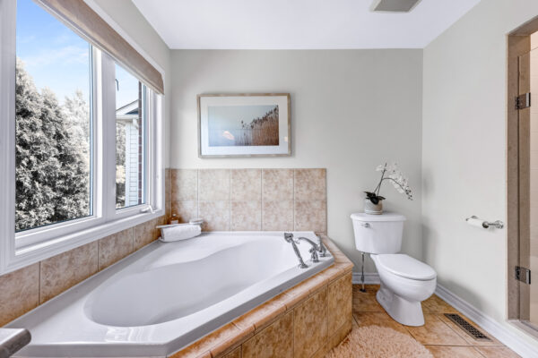 14-Little-Rouge-Circle-Stouffville-Bathroom-Web-Salisbury-3