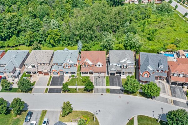 14-Little-Rouge-Circle-Stouffville-Web-Salisbury-2