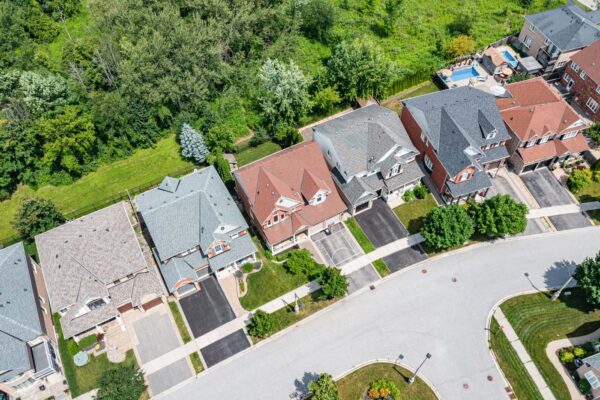 14-Little-Rouge-Circle-Stouffville-Web-Salisbury-3