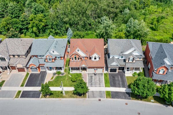 14-Little-Rouge-Circle-Stouffville-Web-Salisbury-4