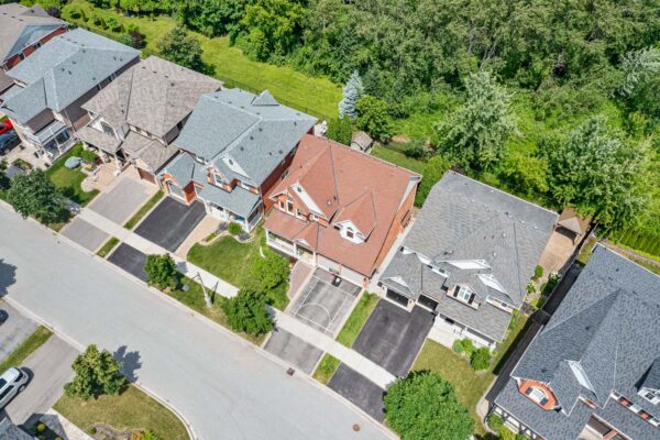 14-Little-Rouge-Circle-Stouffville-Web-Salisbury-5