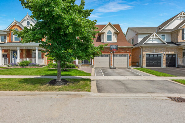 14-Little-Rouge-Circle-Stouffville-Web-Salisbury-6