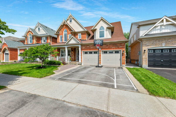 14-Little-Rouge-Circle-Stouffville-Web-Salisbury-7