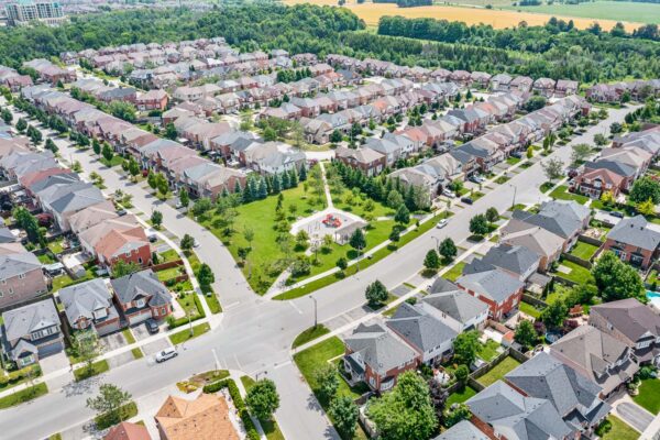 14-Little-Rouge-Circle-Stouffville-Web-Salisbury-73