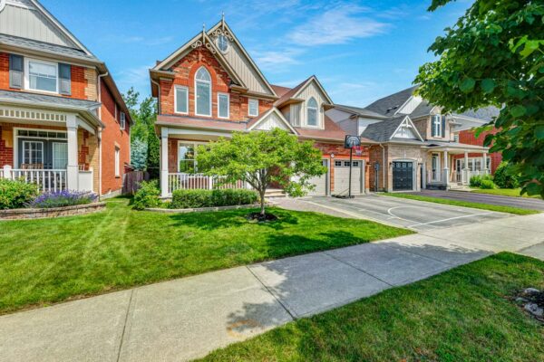 14-Little-Rouge-Circle-Stouffville-Web-Salisbury-9