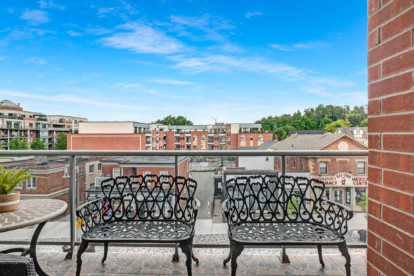 160-Woodbridge-Avenue-#307-Vaughan-Web-Salisbury-37