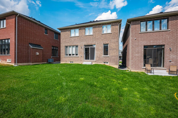 18-Ainslie-Hill-Crescent-Georgina-Exterior-Web-Salisbury-15