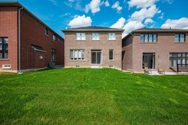 18-Ainslie-Hill-Crescent-Georgina-Exterior-Web-Salisbury-17