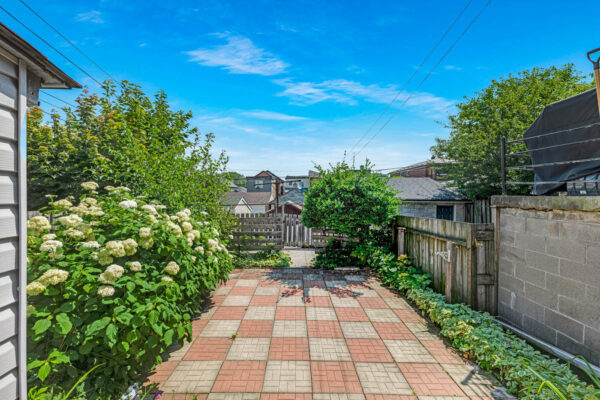 201-Gilbert-Avenue-Toronto-Web-Salisbury-15
