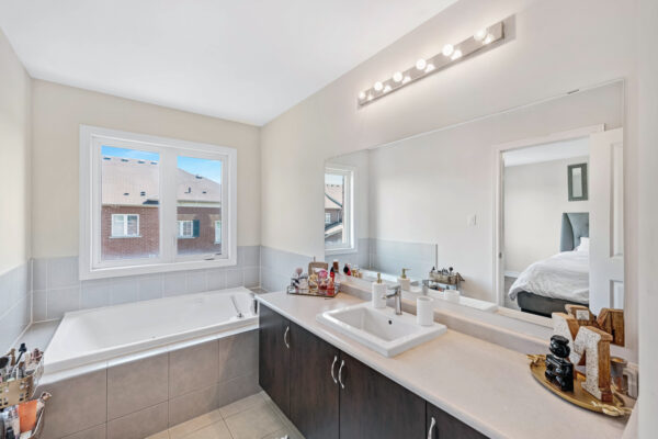 51-Selby-Crescent-Bradford-Web-Salisbury-30