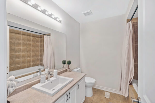 51-Selby-Crescent-Bradford-Web-Salisbury-35