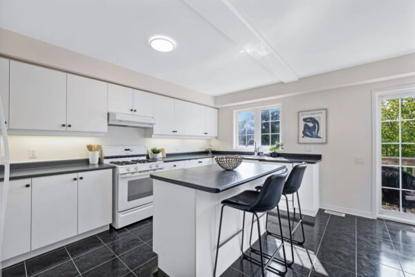 187-Hollywood-Avenue-Toronto-Web-Salisbury-17