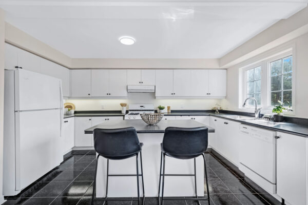187-Hollywood-Avenue-Toronto-Web-Salisbury-18