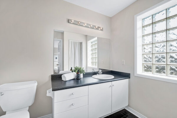 187-Hollywood-Avenue-Toronto-Web-Salisbury-31