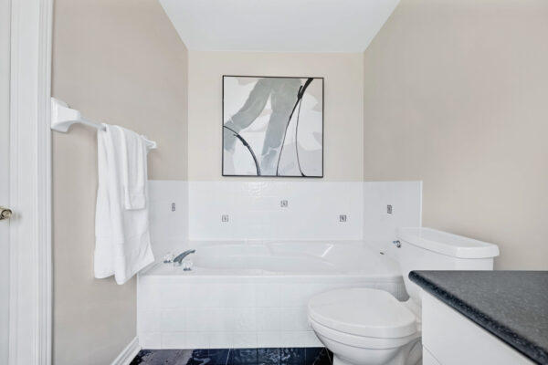 187-Hollywood-Avenue-Toronto-Web-Salisbury-32
