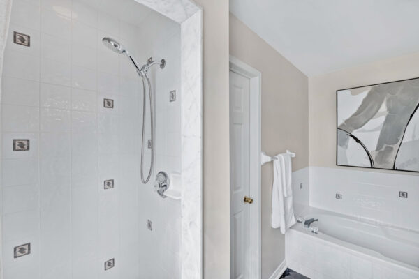 187-Hollywood-Avenue-Toronto-Web-Salisbury-33