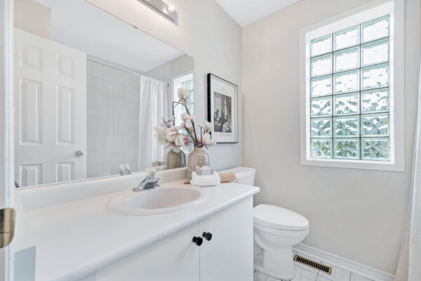 187-Hollywood-Avenue-Toronto-Web-Salisbury-37