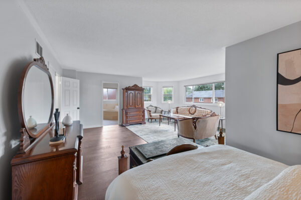 2050-Eighth-Line-Oakville-Web-Salisbury-35