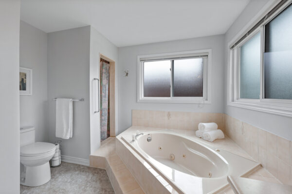 2050-Eighth-Line-Oakville-Web-Salisbury-37