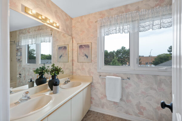 2050-Eighth-Line-Oakville-Web-Salisbury-41