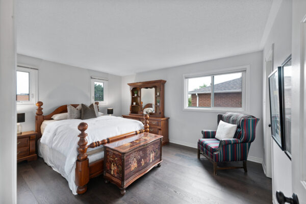 2050-Eighth-Line-Oakville-Web-Salisbury-42