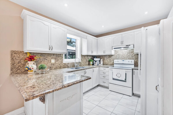 267-Avdell-Avenue-Vaughan-Web-Salisbury-14