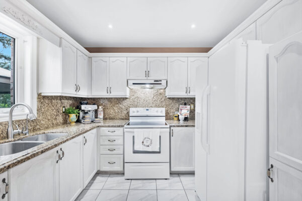 267-Avdell-Avenue-Vaughan-Web-Salisbury-16