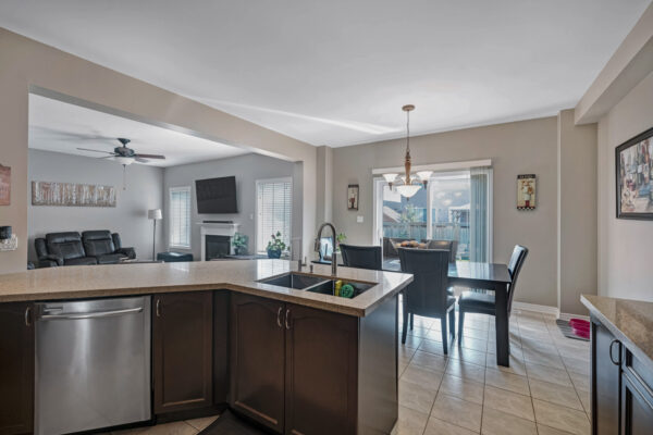 9-Wyndham-Circle-Georgina-Web-Salisbury-25