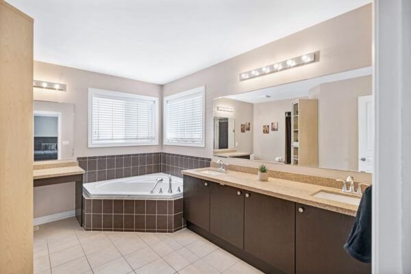 9-Wyndham-Circle-Georgina-Web-Salisbury-37