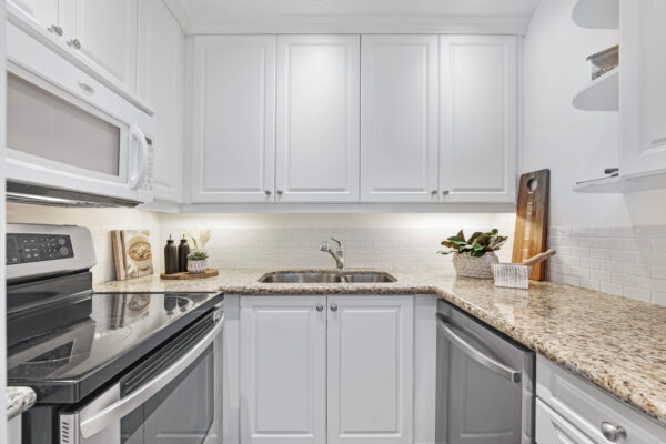 900-Mount-Pleasant-Road-#622-Toronto-Web-Salisbury-11