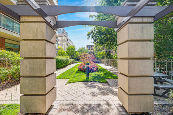 900-Mount-Pleasant-Road-#622-Toronto-Web-Salisbury-42