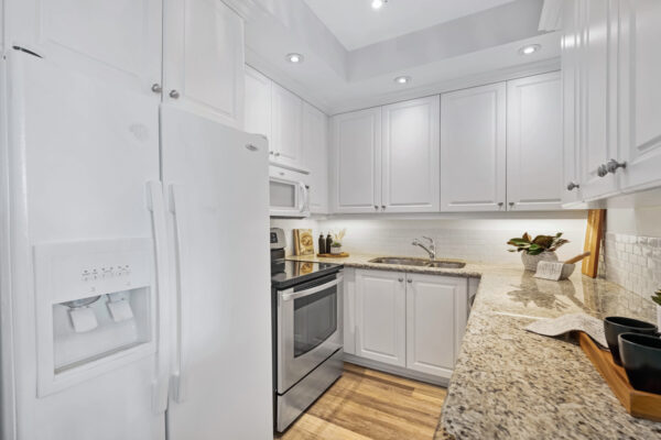 900-Mount-Pleasant-Road-#622-Toronto-Web-Salisbury-9