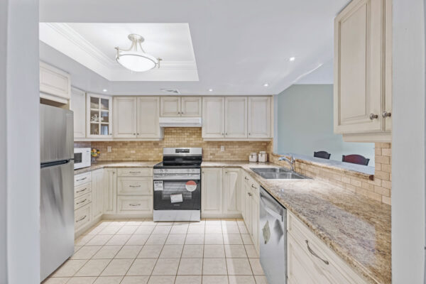 100-Observatory-Lane-#414-Richmond-Hill-Web-Salisbury-11