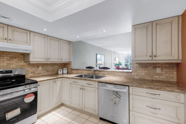 100-Observatory-Lane-#414-Richmond-Hill-Web-Salisbury-13