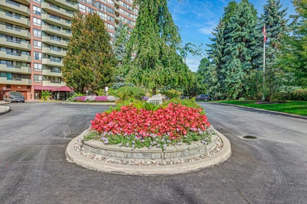 100-Observatory-Lane-#414-Richmond-Hill-Web-Salisbury-2
